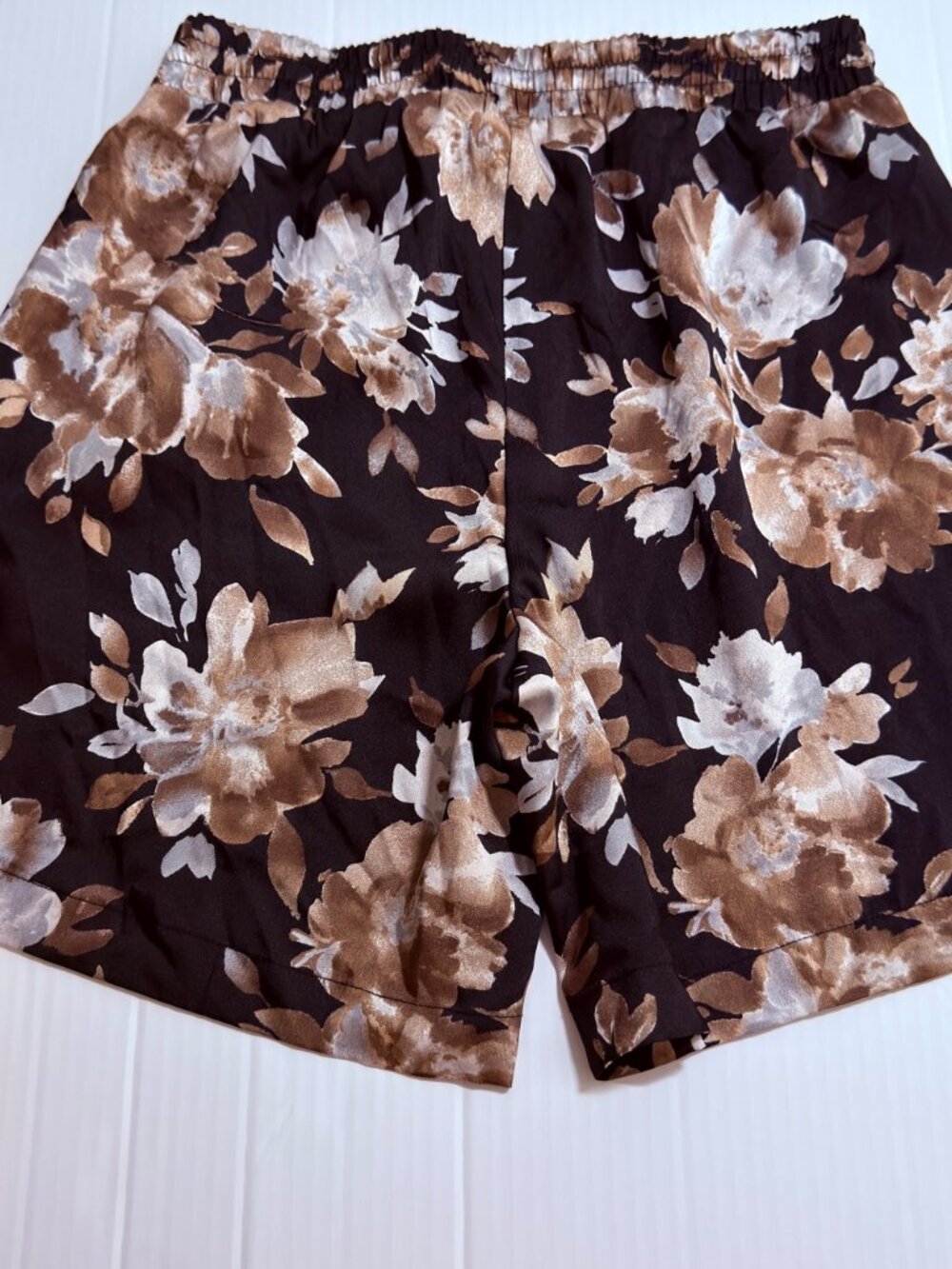 Colleen Lopez Size Medium Floral Shorts - Picture 2 of 5